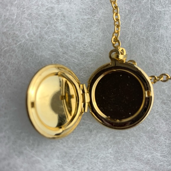 Gold tone locket w blue rhinestone, 19” chain - Picture 4 of 4